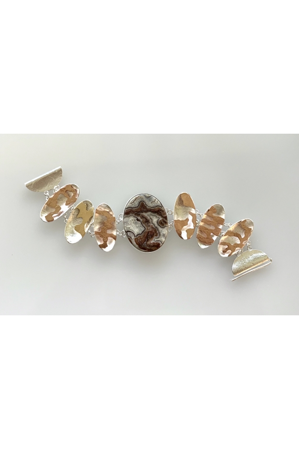 Linked bracelet with crazy lace agate