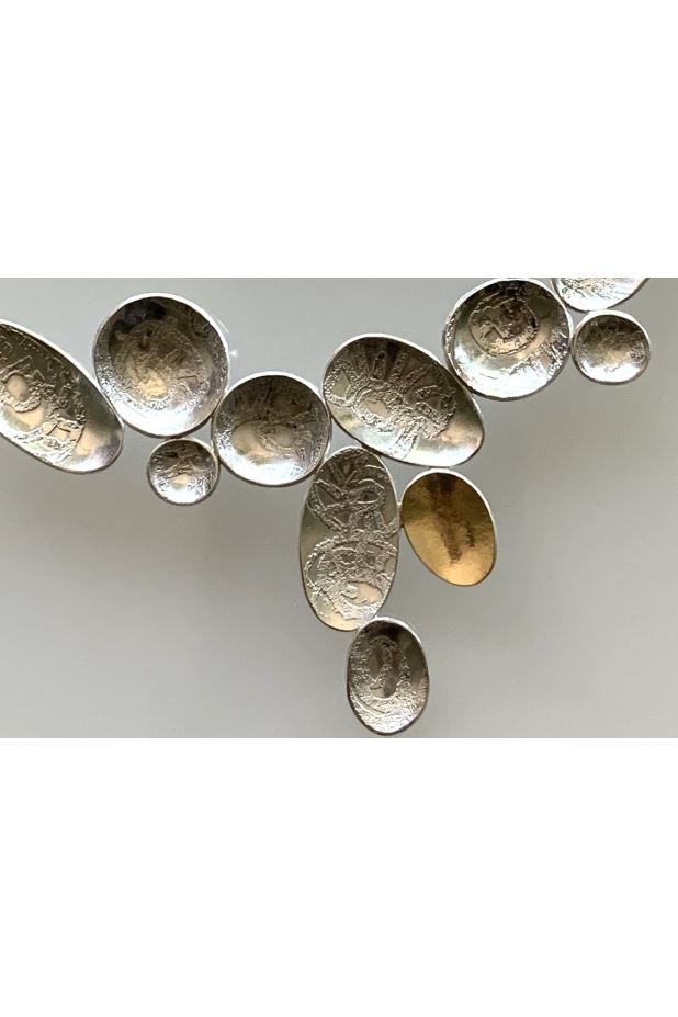 Detail of necklace with pearls